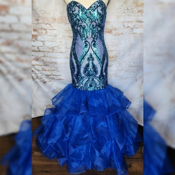Tiffany Designs Dresses & Skirts - Tiffany Design Dress Sz 6
